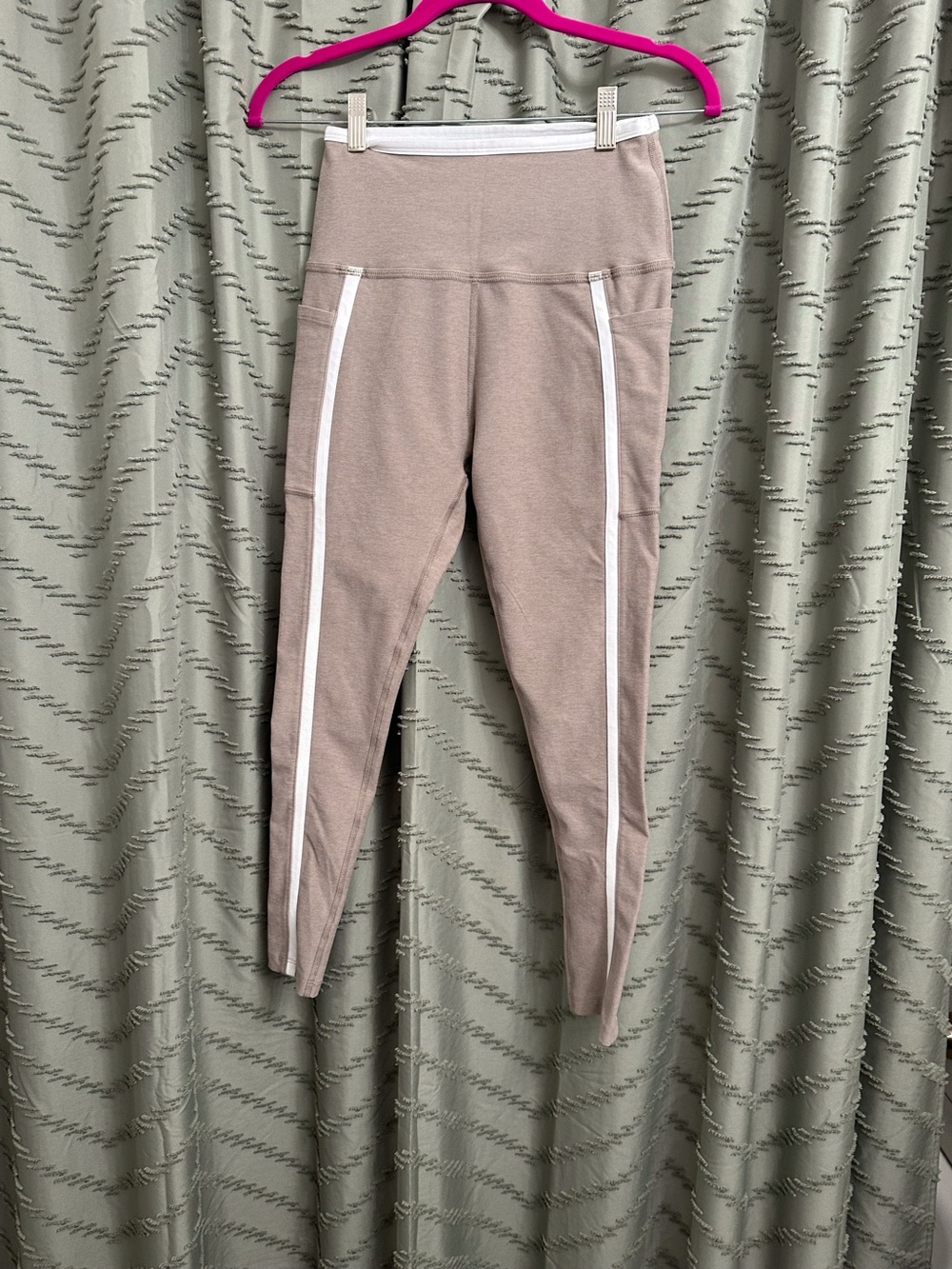 beyond yoga sports leggings size L 
Neutral, tan,